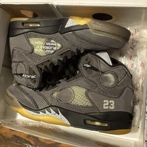 im selling some offwhites size 11.5 first come first serve